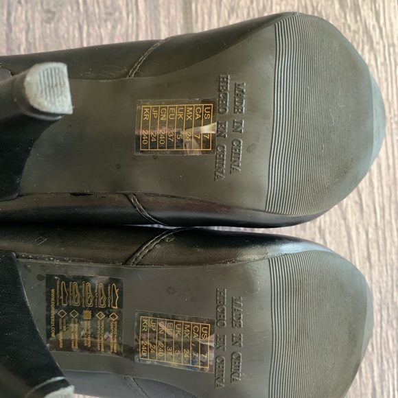 Forever 21 Black Pump Heels - Picture 4 of 4